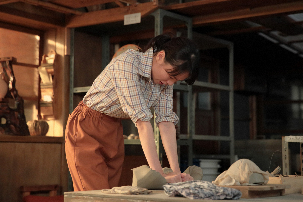 【画像・写真】【明日12月28日のスカーレット】第78話　ジョージ富士川と再会した喜美子　即興の創作実演が行われ