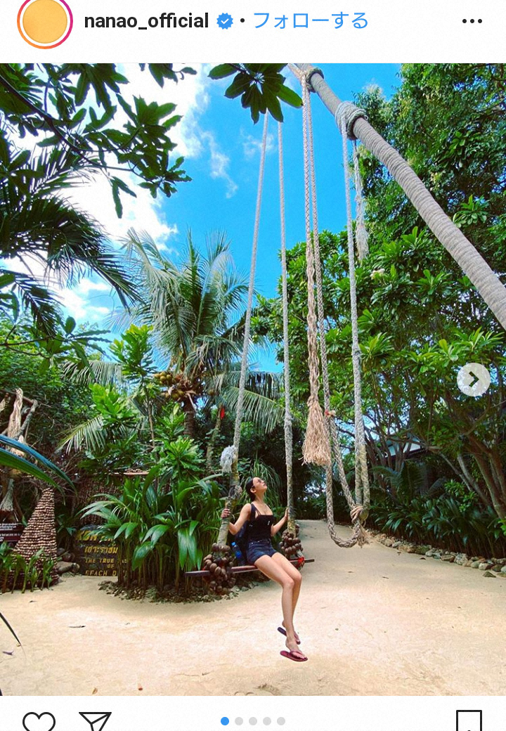 【画像・写真】菜々緒　キャミ＆ショーパンのブランコ披露に「美脚すぎる」「足、長ッ！」