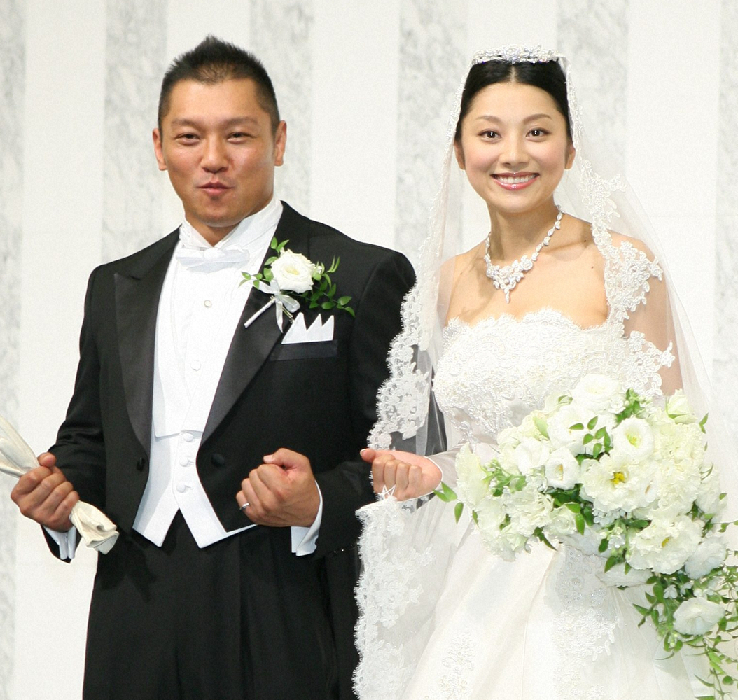 07年に結婚した小池栄子と元格闘家の坂田亘氏。08年に結婚披露宴を行った