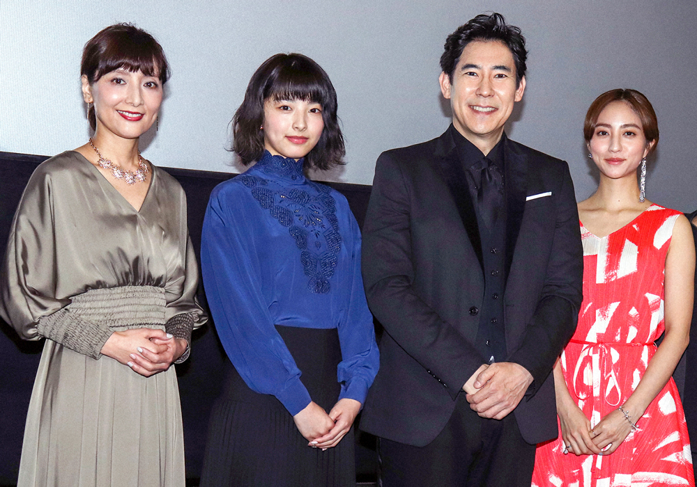 映画「アパレル・デザイナー」の公開記念舞台あいさつを行った（左から）生田智子、西村美柚、高嶋政伸、堀田茜