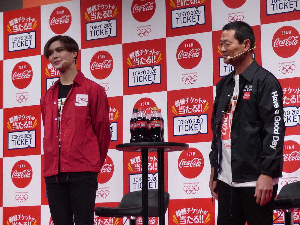 「コカ・コーラ」オリンピック観戦チケットキャンペーンボトルPRイベントに出席した桑田真澄氏（右）とMatt