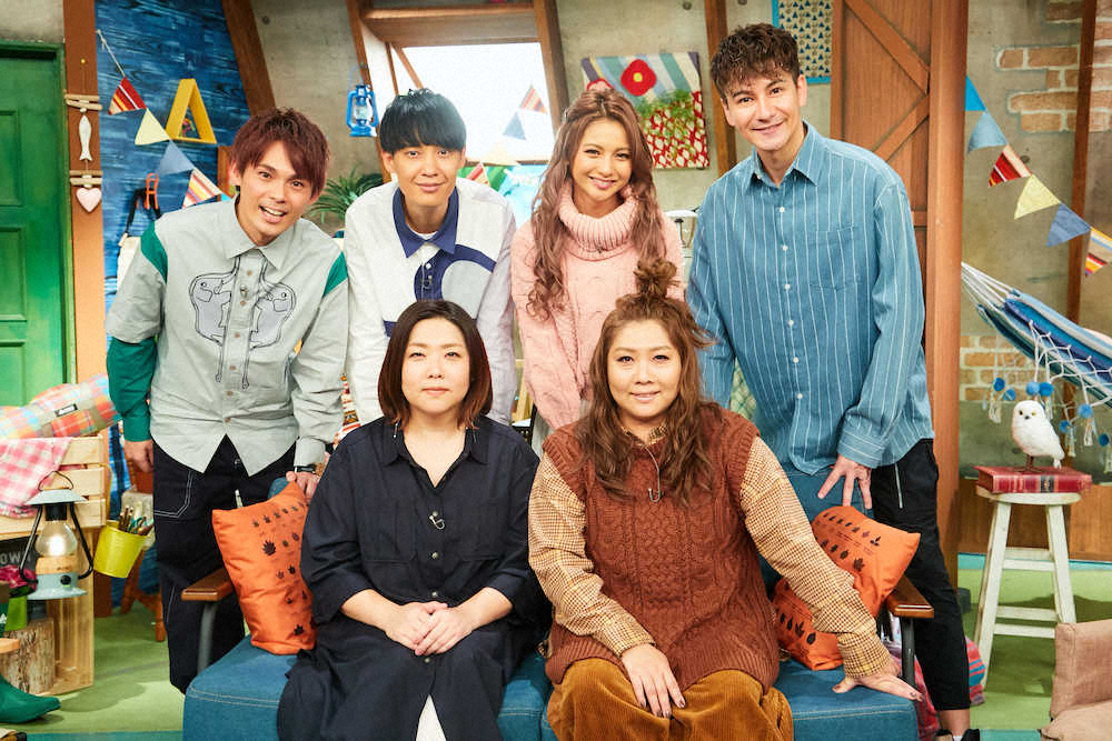 ABCテレビ「やすともの恋愛島Season2」に出演の（前列左から）海原やすよ、海原ともこ（後列左から）「祇園」木崎太郎、櫻井健一朗、ゆきぽよ、JOY