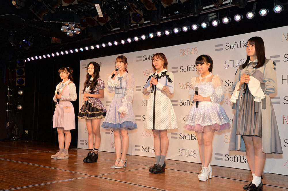 【画像・写真】「LiVR」記者発表会に出席した、（左から）本間日陽、白間美瑠、柏木由紀、須田亜香里、田中美久、瀧野由美子