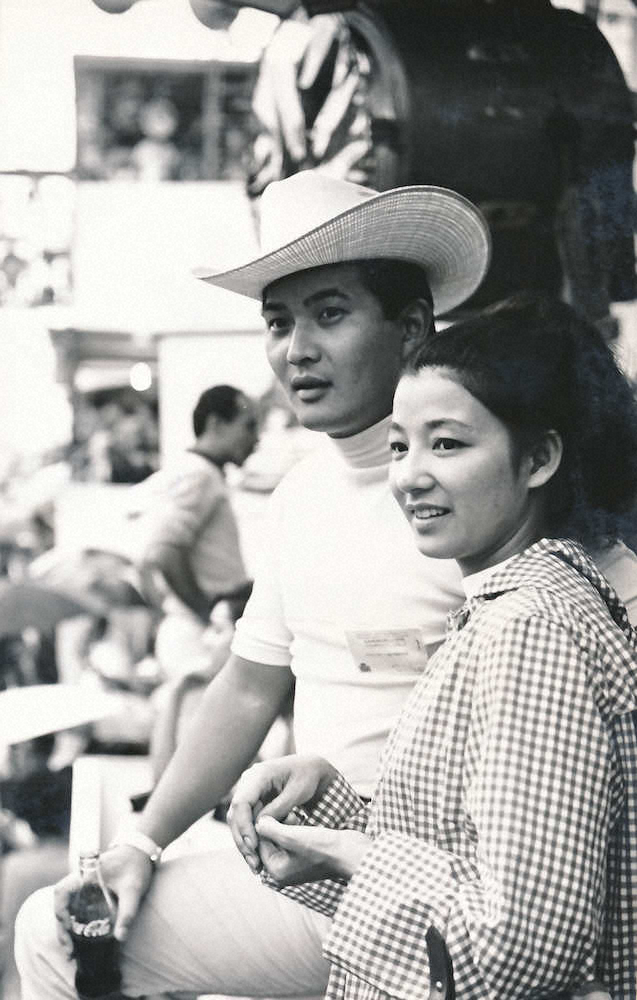 亡くなった青山京子さんと小林旭（1968年4月）