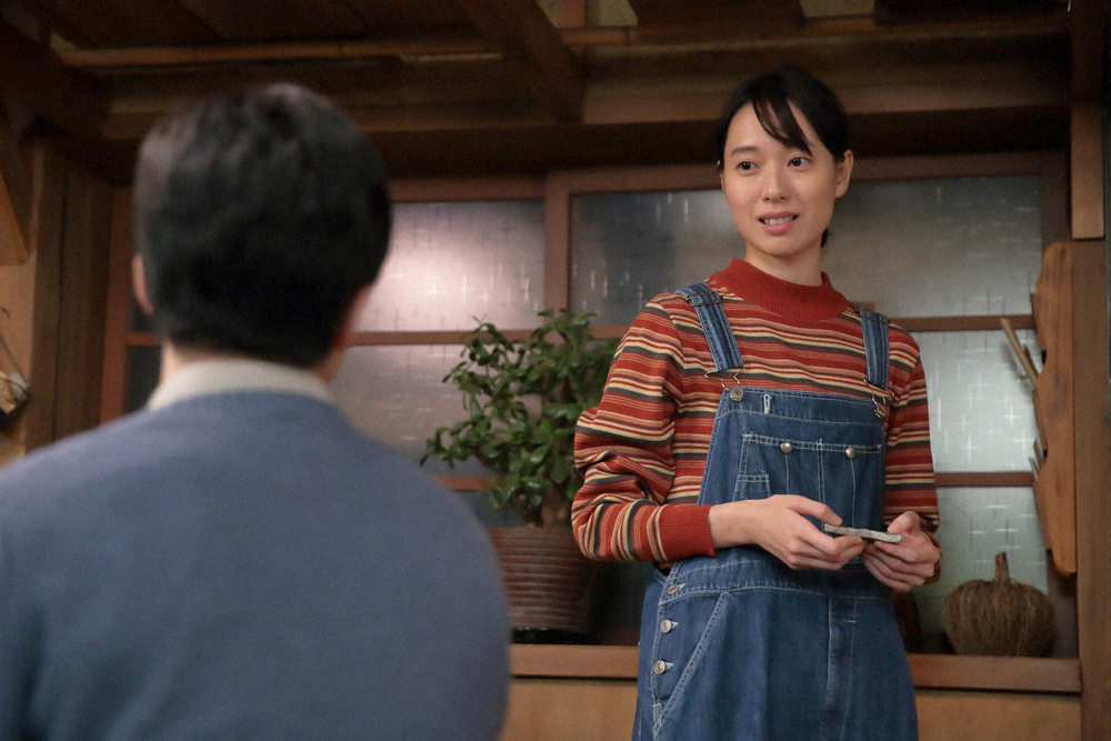 【画像・写真】【明日1月22日のスカーレット】第93話　喜美子と再会したジョージ富士川　信楽焼のカケラに興味を示し