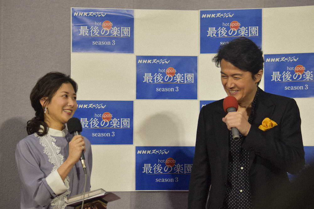NHKスペシャル「ホットスポット　最後の楽園」第3シリーズの初回試写会で、笑顔がこぼれる福山雅治（右）と桑子真帆アナウンサー