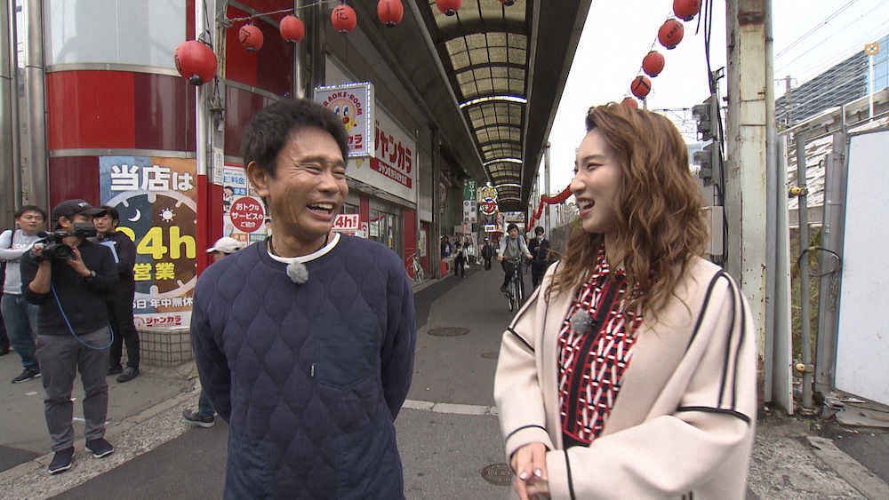MBSテレビ「ごぶごぶ」で爆笑トークを繰り広げる浜田雅功（左）とファーストサマーウイカ