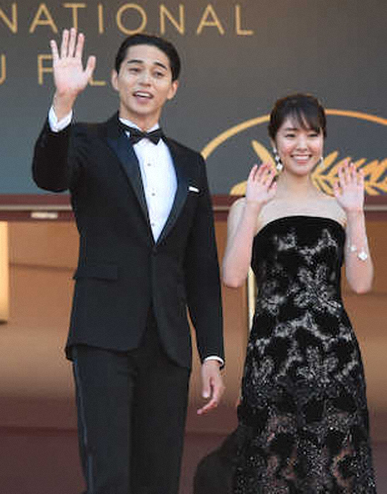 18年、カンヌ国際映画祭のレッドカーペットに登場した東出昌大（左）と唐田えりか
