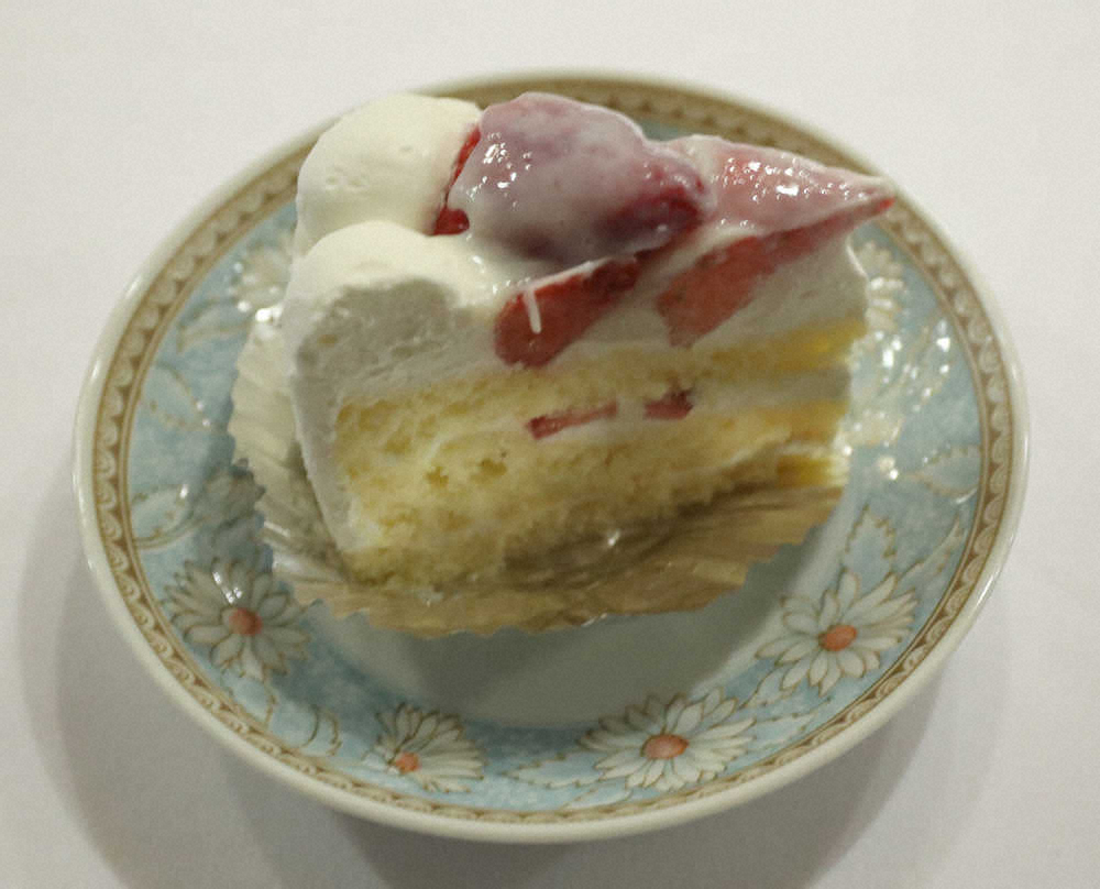 ＜3＞渡辺王将　15:00のデザート　「洋菓子店・ベルジュのケーキ『いちごミルク』」　（撮影・奥　調）