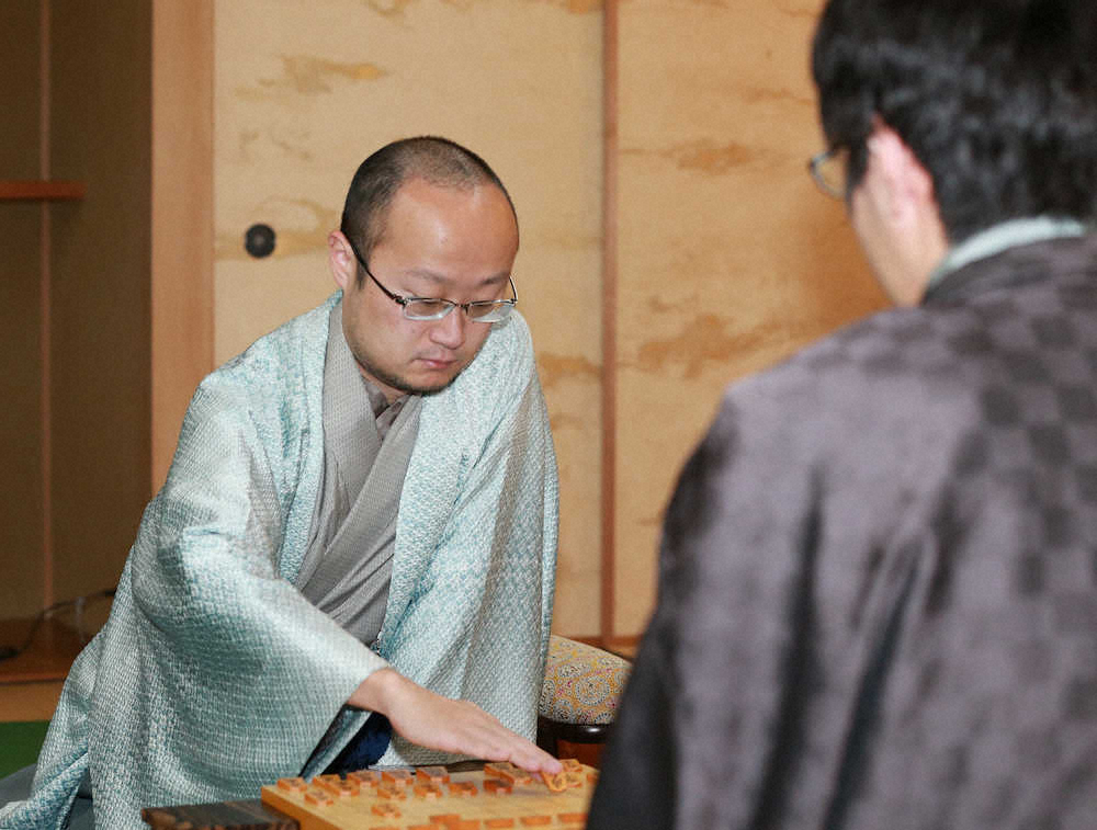 【画像・写真】広瀬八段　1勝1敗に“攻めの渡辺王将”のお株奪う猛攻　王将戦第2局