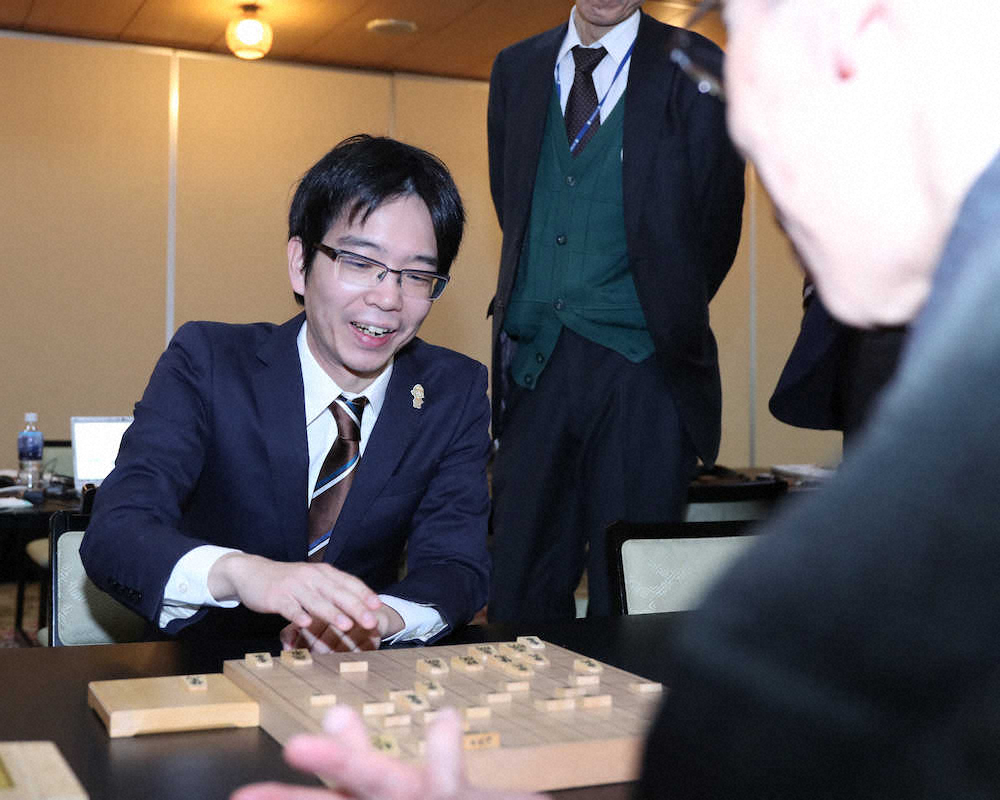 【画像・写真】豊島名人、防衛へ「思い切りやる」 今春名人戦で渡辺王将と対戦