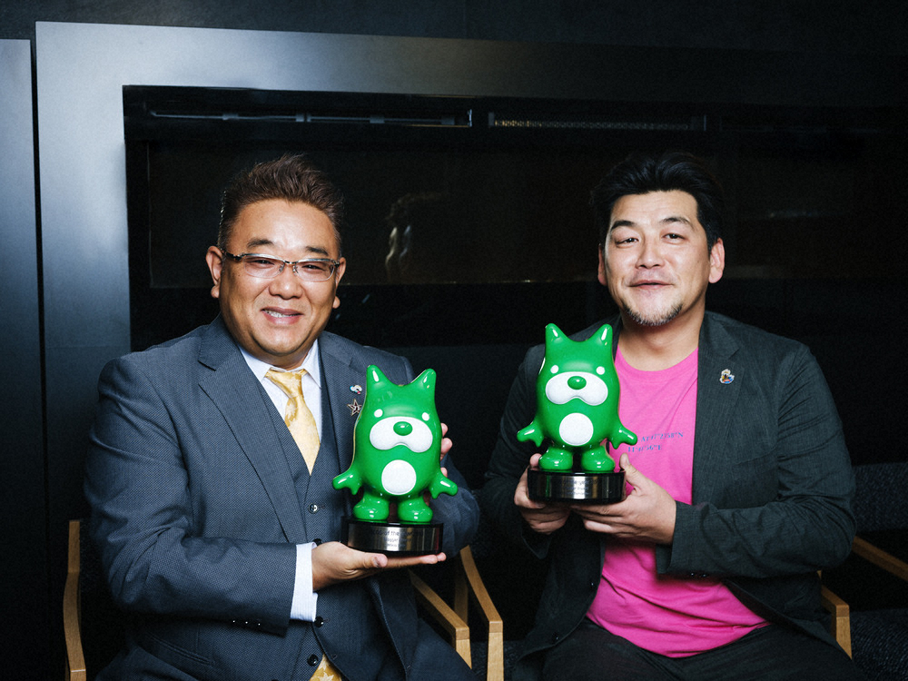 「BLOG of the year2019」優秀賞を受賞した「サンドウィッチマン」の伊達みきお（左）と富澤たけし