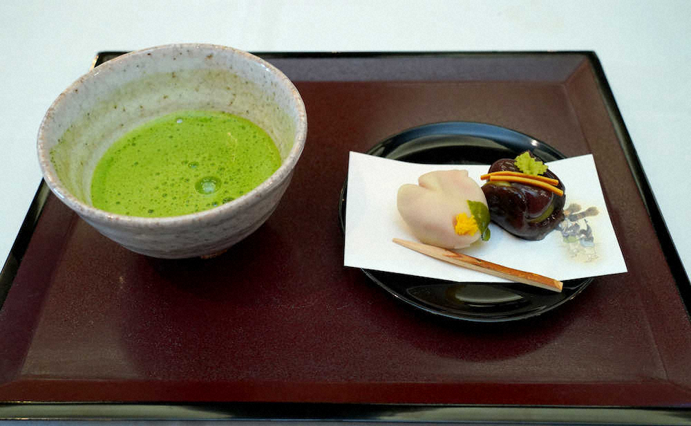 【画像・写真】王将戦第3局　午前のおやつはショートケーキと和菓子