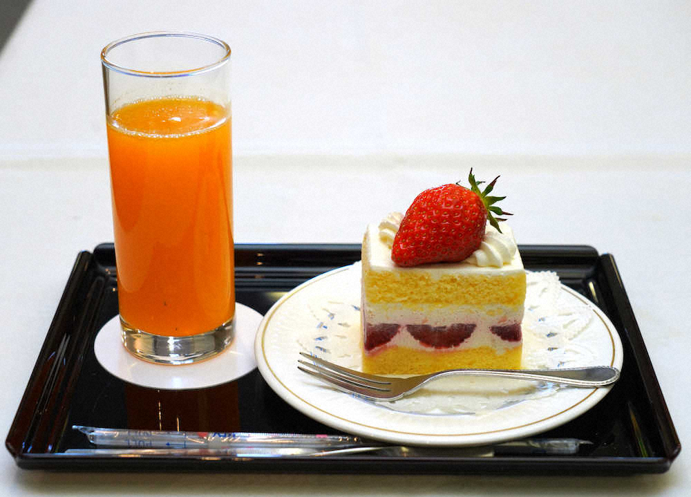 渡辺王将の午前のデザート。、とちおとめショートケーキとフレッシュオレンジジュース