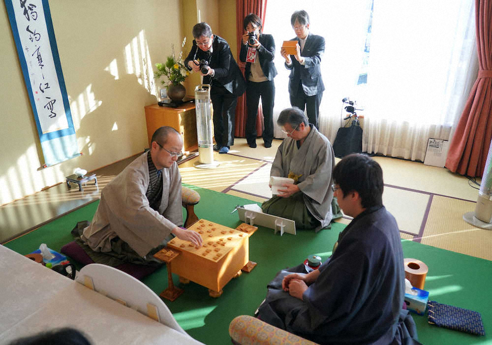 【画像・写真】王将戦第3局　封じ手は「2五同飛」　第2日スタート