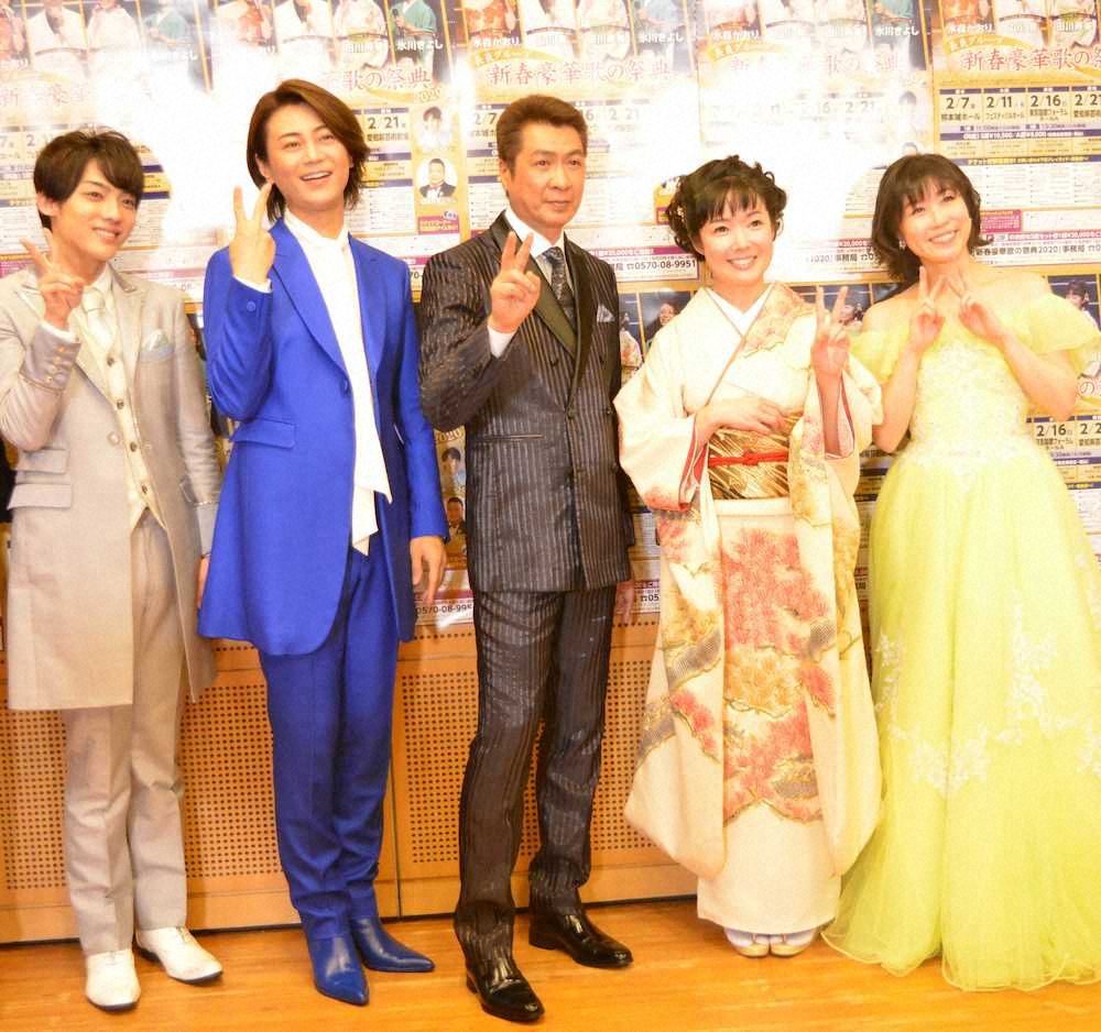 「新春豪華歌の祭典　2020」に出演した（左から）辰巳ゆうと、氷川きよし、山川豊、田川寿美、水森かおり