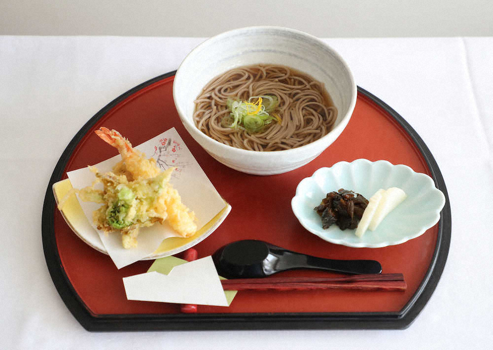 【画像・写真】王将戦第4局1日目“勝負メシ”　渡辺王将は天ぷらそば、広瀬八段は親子重