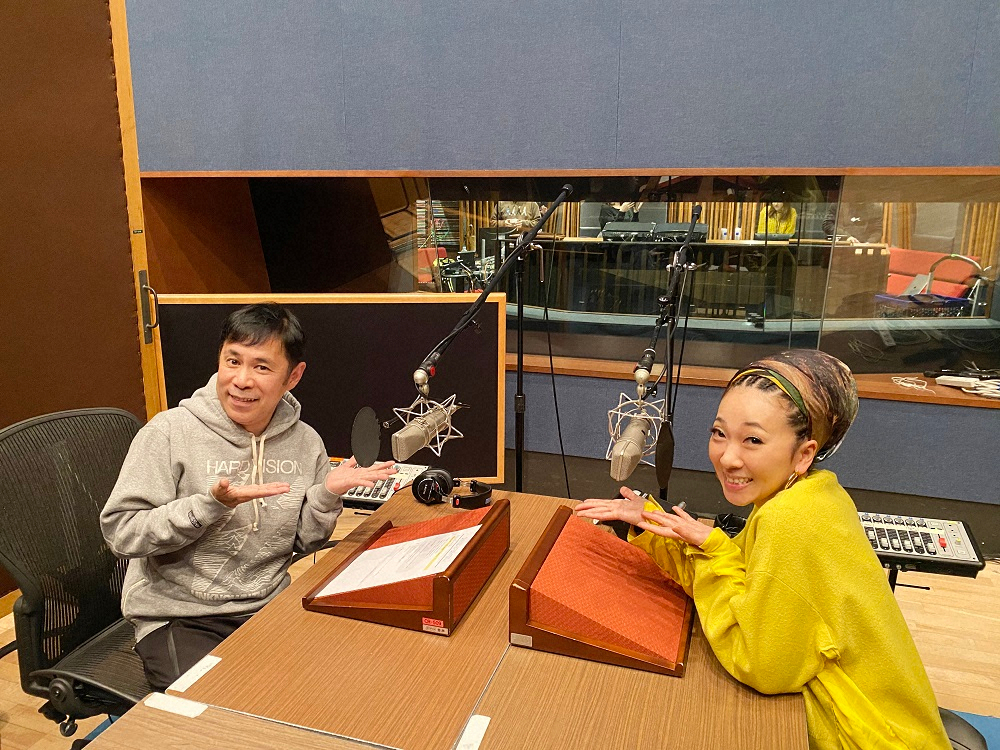 ラジオで共演する「ナインティナイン」の岡村隆史とMISIA