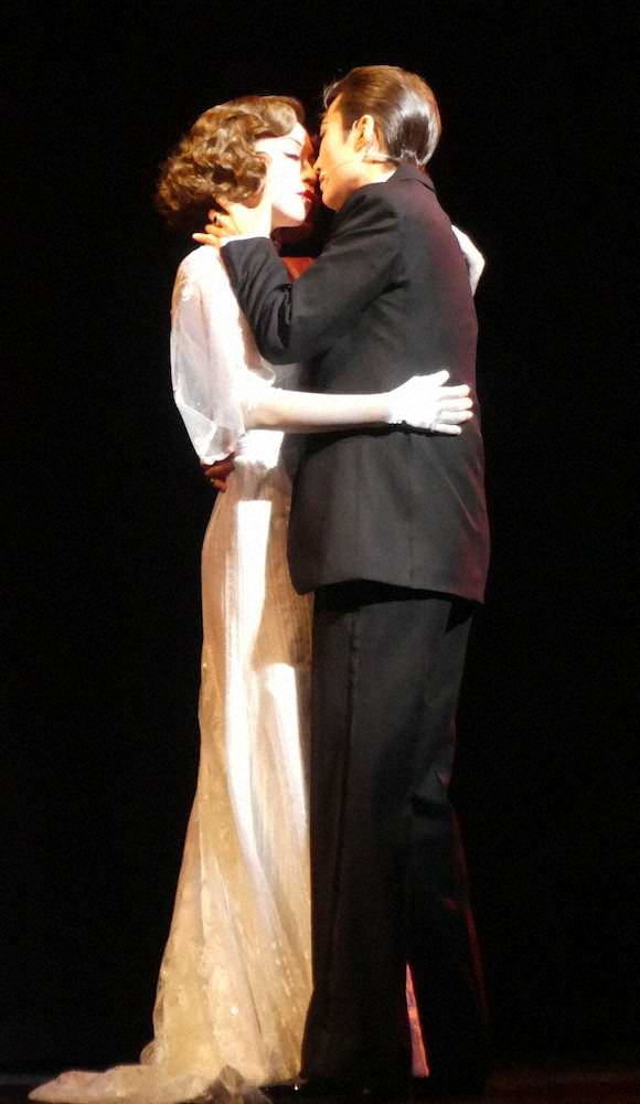 【画像・写真】望海風斗「舞台でどう感情表現するか…」　デ・ニーロの“目力”表現に苦労　「ONCE…」初日