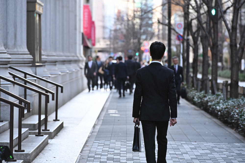 “因縁”の場所、東京中央銀行本店前を歩くシーン