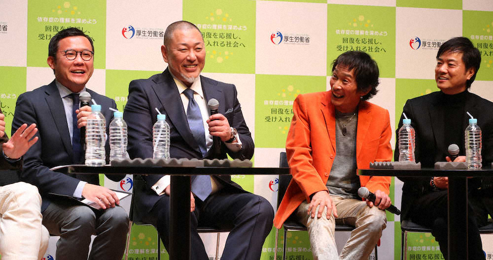 イベントに出席した（左から）元NHKアナウンサーの塚本堅一氏、清原和博氏、杉田あきひろ、高知東生氏（撮影・郡司　修）