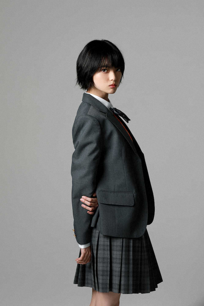 【画像・写真】10月30日公開の映画「さんかく窓の外側は夜」で、呪いの力を持つ女子高生を演じる平手友梨奈