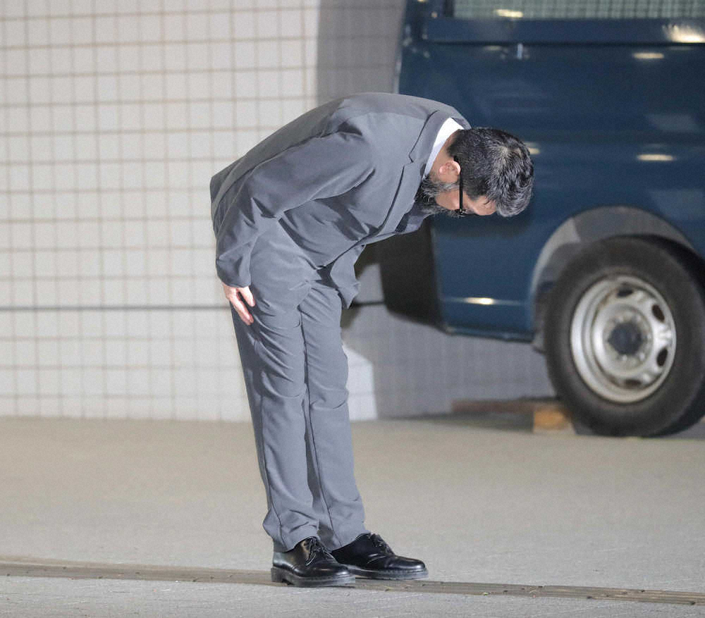 【画像・写真】槇原敬之被告が保釈「ご心配お掛けした」10秒間頭下げ謝罪　「マッキー頑張れ！」の声も飛ぶ