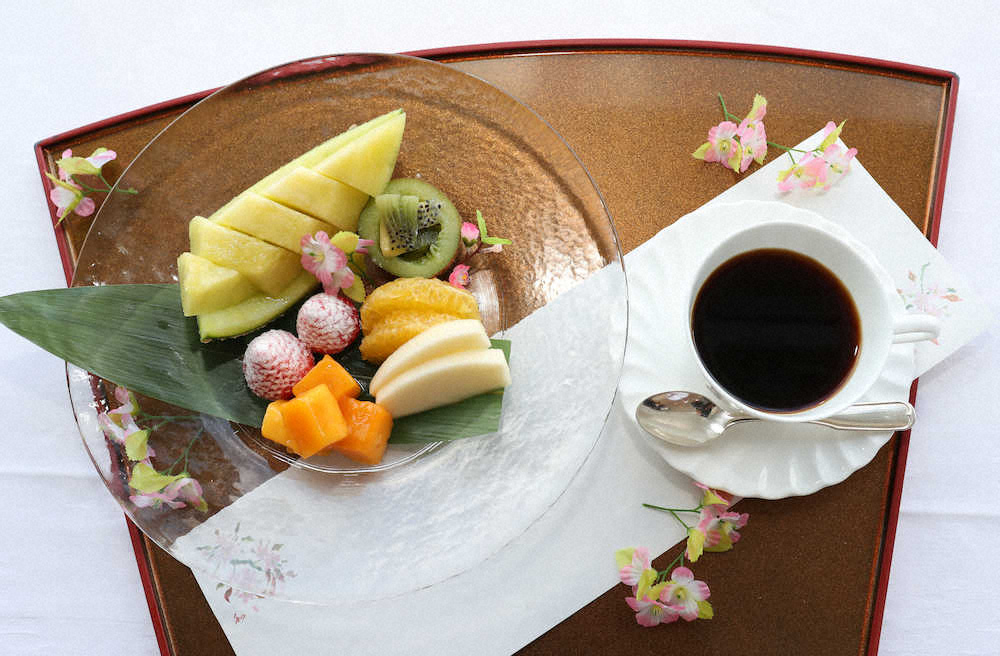 【画像・写真】王将戦第5局第2日　渡辺王将、午前おやつはショートケーキ　広瀬八段はフルーツ