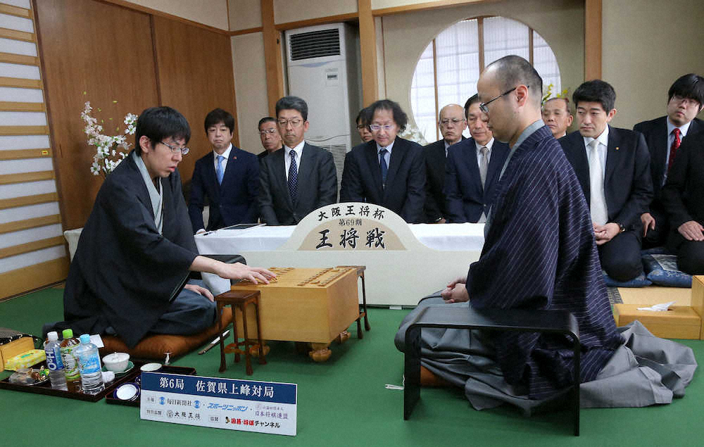 【画像・写真】渡辺王将VS広瀬八段　王将戦今期3度目の角換わり　1日目なのに終盤戦のようなノーガード打ち合い