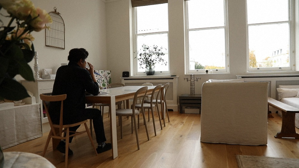 「プロフェッショナル　仕事の流儀」で人生初の密着取材を受けた本木雅弘。ロンドンの自宅を初公開（C）NHK