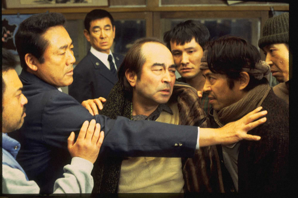 「鉄道員（ぽっぽや）」で志村けんさんは高倉健さん、小林稔侍らと共演（c）1999「鉄道員」製作委員会