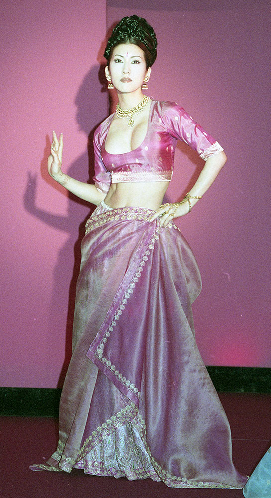 1997年、イベント「インドへの回帰」にカーマー･スートラ衣装でゲスト出演した山咲千里