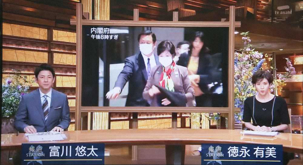 9日放送の番組に出演したテレビ朝日・富川悠太アナウンサー（左）と徳永有美アナウンサー。2人は２メートル以上の間隔を空けていたが…（テレビ朝日「報道ステーション」から）