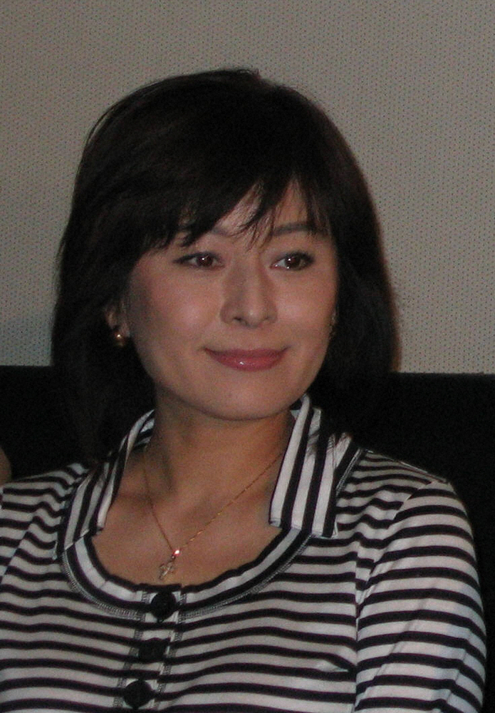 女優の岡まゆみ（2006年撮影）