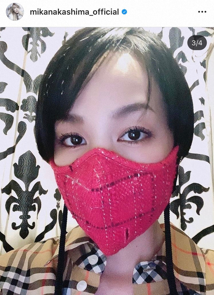 【画像・写真】中島美嘉「友人の手作り」布マスクをクールに着こなし「おしゃれ！」「マスク姿も様になる」