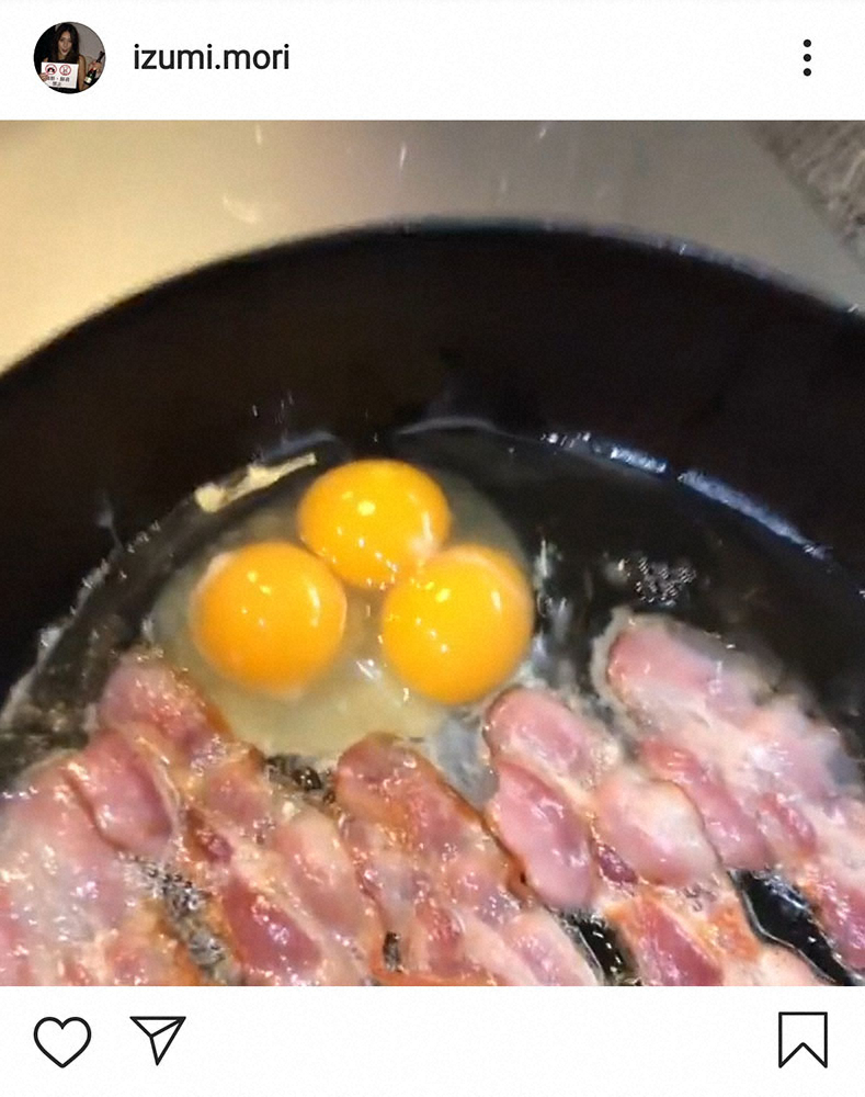 【画像・写真】森泉　育てているニワトリが巨大卵産卵　割ってみたらビックリ「初めて見た～～～！」