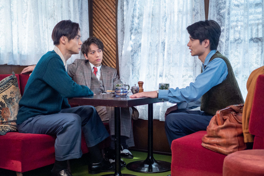 連続テレビ小説「エール」第9週は「東京恋物語」。顔を揃えた（左から）裕一（窪田正孝）久志（山崎育三郎）鉄男（中村蒼）（C）NHK