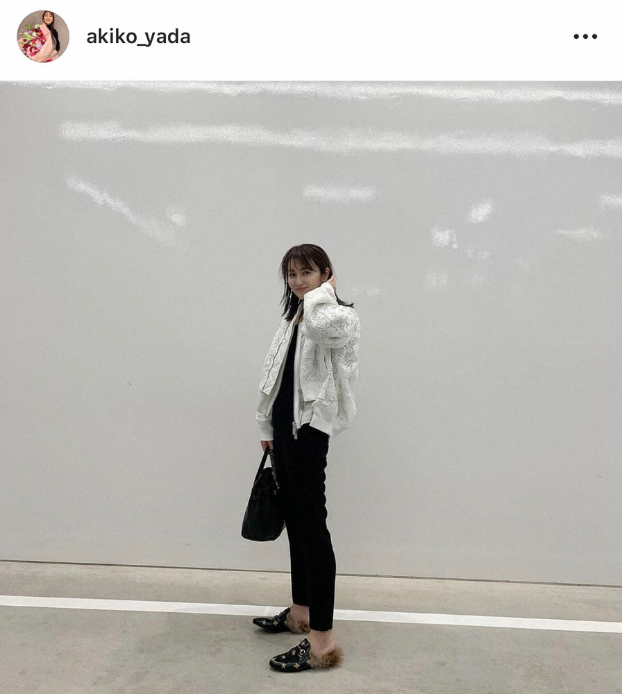 【画像・写真】矢田亜希子　パンツスタイルの私服姿を披露「脚長くてスタイル抜群」「完璧な仕上がり」