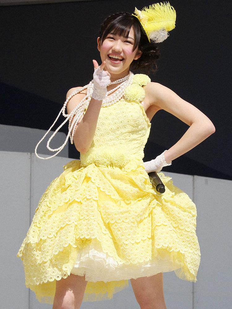 2012年3月、ソロデビューイベントで笑顔いっぱいの渡辺麻友