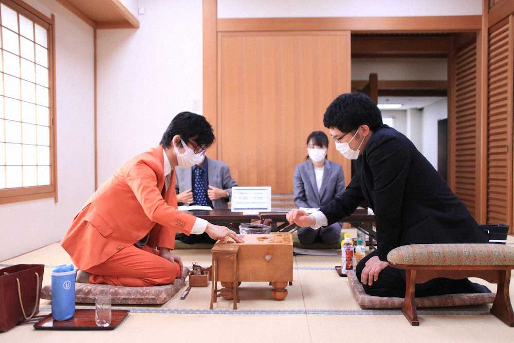 【画像・写真】「アゲアゲさん」折田翔吾四段がプロデビュー　大橋貴洸六段と対局