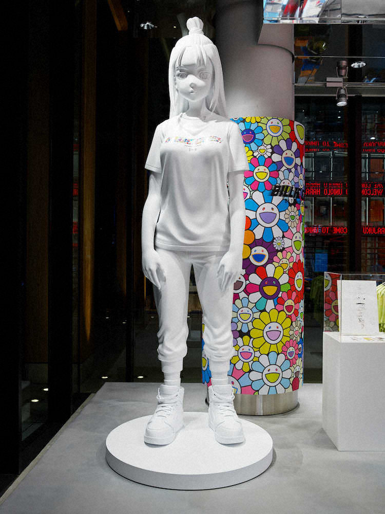 【画像・写真】ユニクロ原宿店に登場する高さ3メートルのビリー・アイリッシュ像
