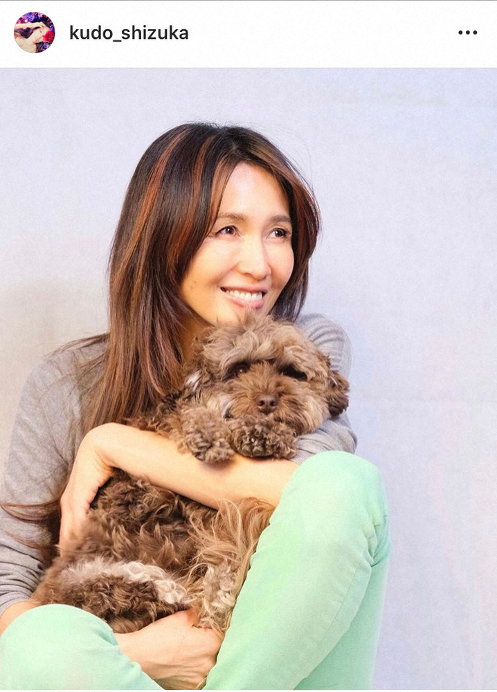 【画像・写真】工藤静香　Cocomi撮影の愛犬との癒やしの2ショット公開「自然体でお綺麗」「素敵な写真」