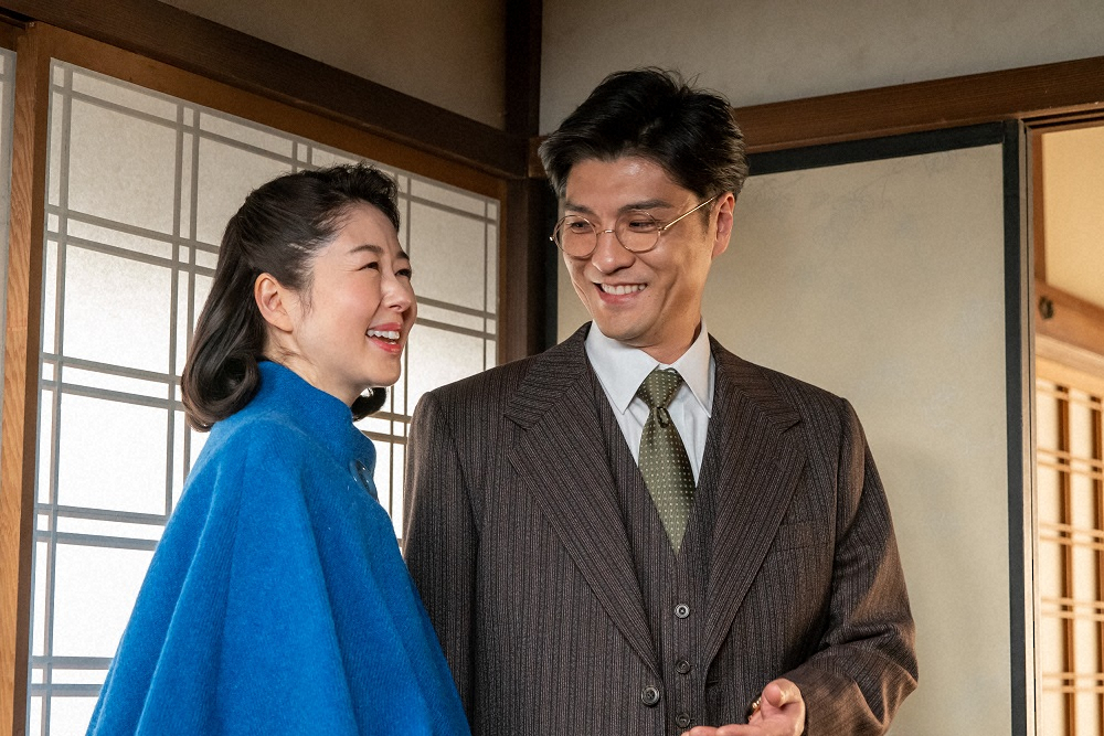 連続テレビ小説「エール」第52話。結婚していたことが分かった藤堂先生（森山直太朗）と昌子（堀内敬子）（C）NHK