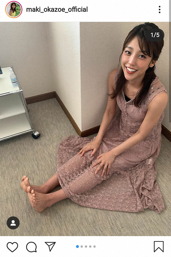 【画像・写真】岡副麻希アナ　生足シースルーワンピで柔軟体操披露、ファン「柔らかすぎる」