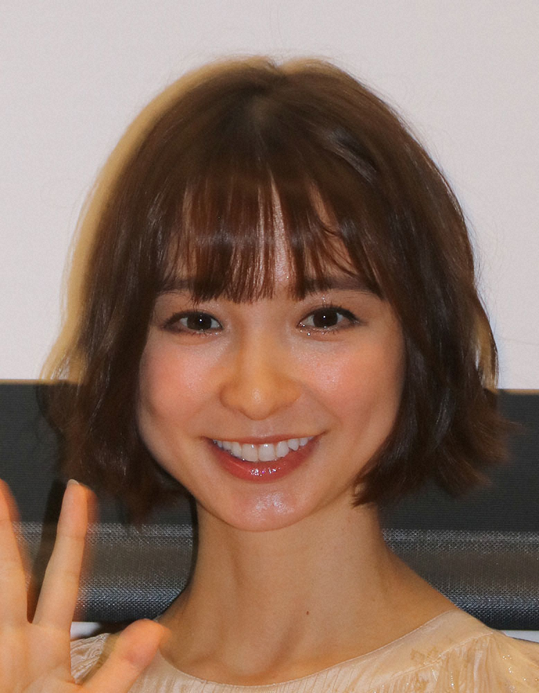 篠田麻里子 暑すぎて ショートヘアに ファンは やっぱショートがいい 似合ってる スポニチ Sponichi Annex 芸能