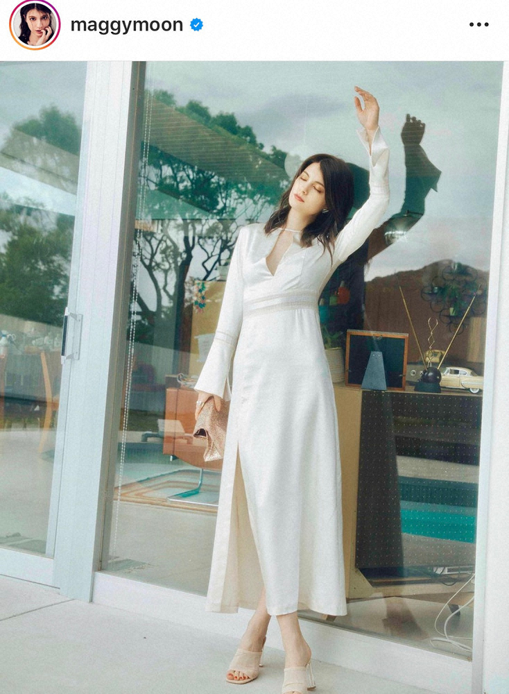 【画像・写真】マギー、大胆スリット入りワンピで美脚チラリ「シルエット素敵」「エレガント」