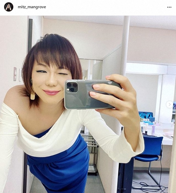 【画像・写真】ミッツ　驚きの美脚「アンミカさんの真似」ポーズに「脚長すぎ！」「色っぽい」「凄いスタイル」