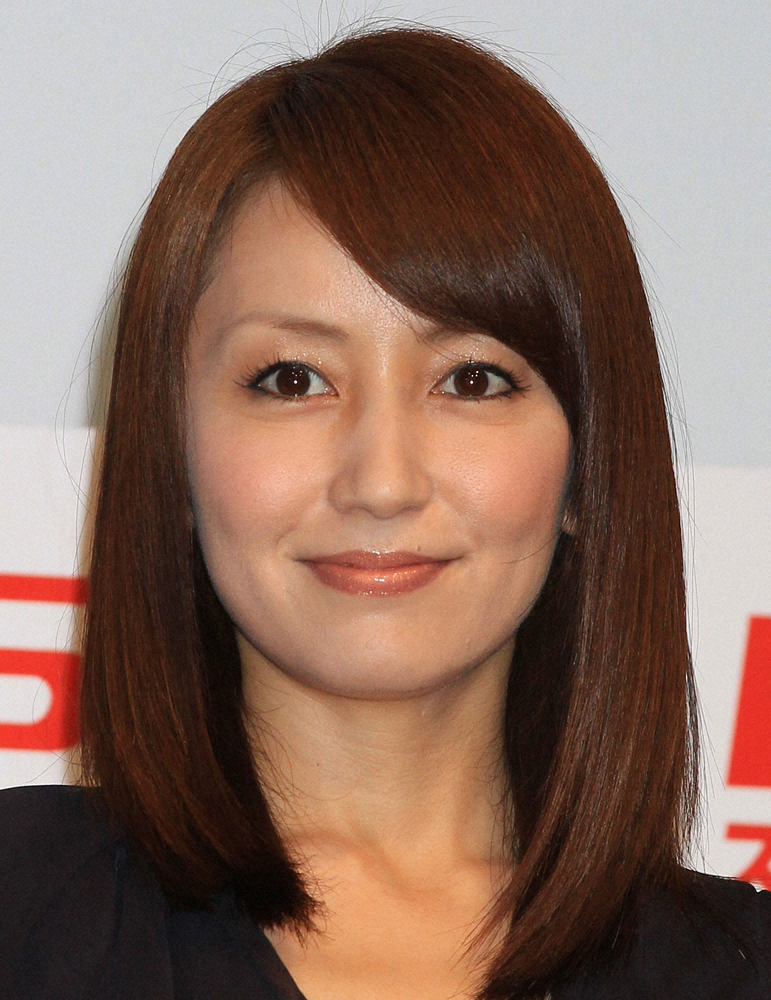 矢田亜希子 4歳トイプとの2ショット公開に反響 ワンちゃんおめでとう やまとなでしこ 告知も スポニチ Sponichi Annex 芸能