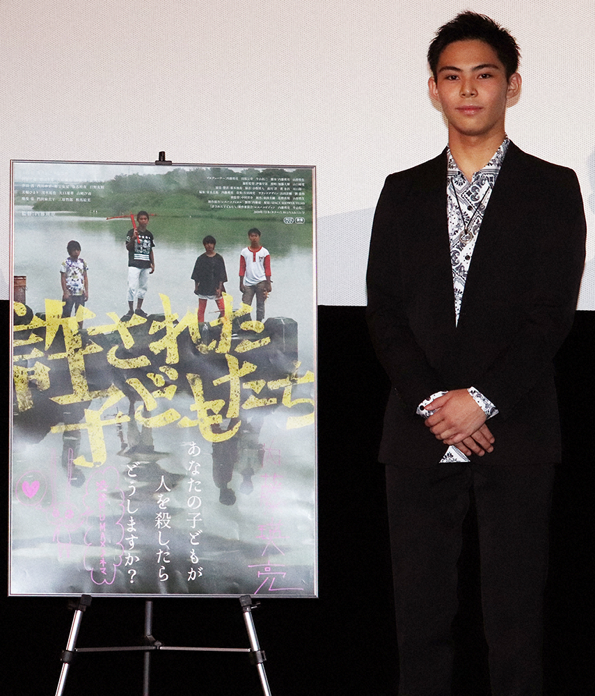 【画像・写真】初出演で初主演映画「許された子どもたち」で、人生初の舞台挨拶に臨んだ上村侑