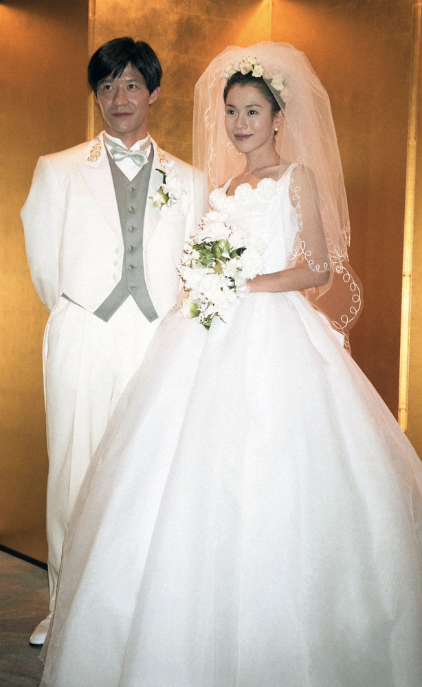 97年、内村光良との挙式シーンでウエディングドレス姿を披露した坂井真紀